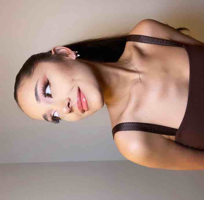Ariana Grande Profile Picture